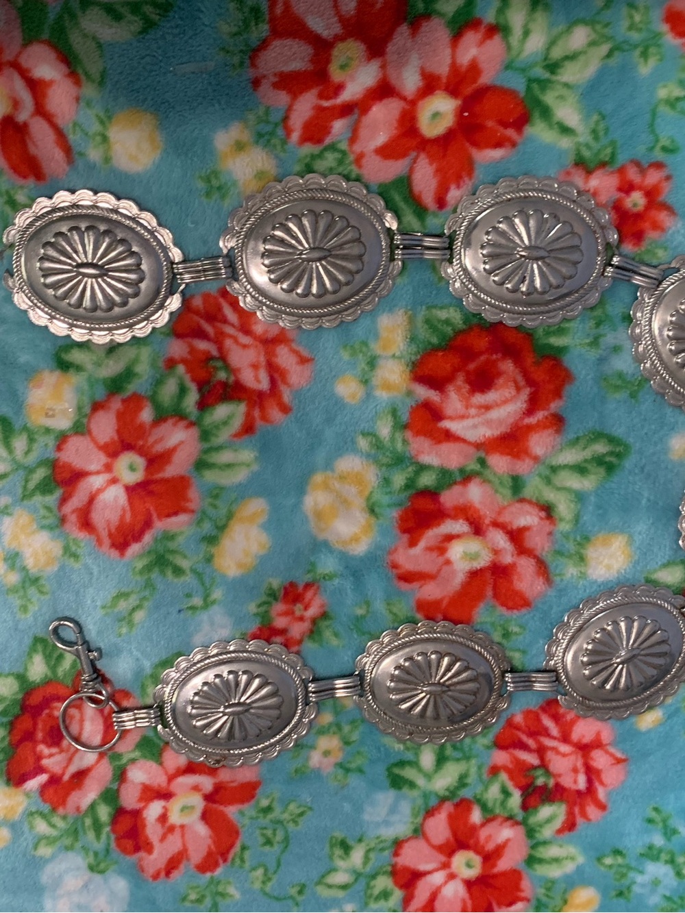 Women’s Silver Tone Concho Belt 31 Inches B13